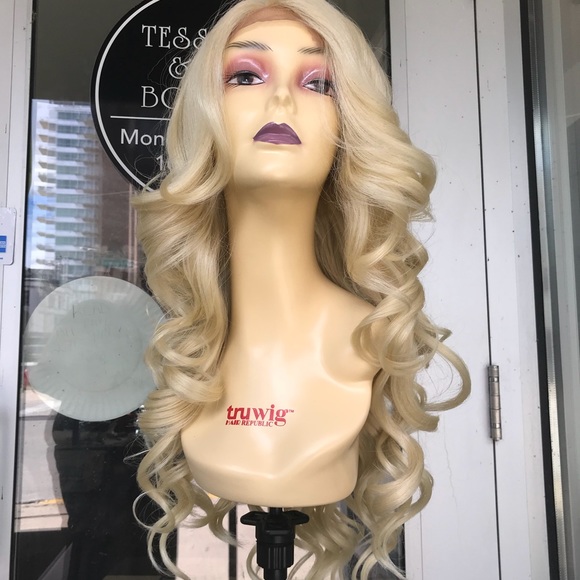 Wig blonde 613 Pretty Curly Beautiful Long Wig - Picture 8 of 8